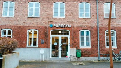 Fitnesslokale med historie og potentiale i hjertet af Horsens