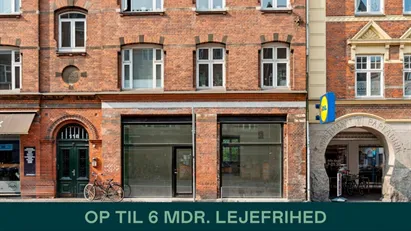 Flot butik/klinik/Coffee shop med store facadevinduer – Flot butik/klinik/Coffee shop med store facadevinduer –
