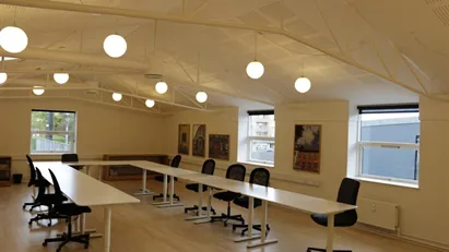 Hyggeligt kontor med mulighed for parkering lige ved indgangen Hyggeligt kontor med mulighed for parkering lige ved indgangen