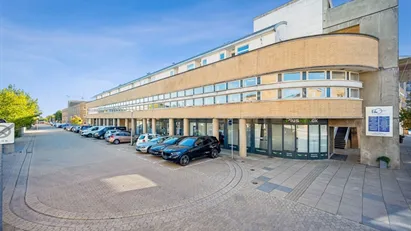 Ingen binding, kontor til 4.950 kr. Ingen binding, kontor til 4.950 kr.