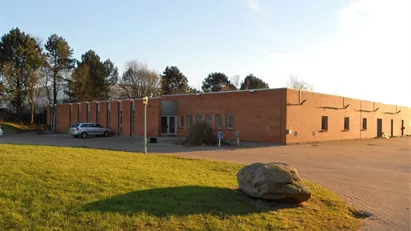 220 m2 præsentable kontorlokaler i pæn ejendom, tæt på centrum. 220 m2 præsentable kontorlokaler i pæn ejendom, tæt på centrum.